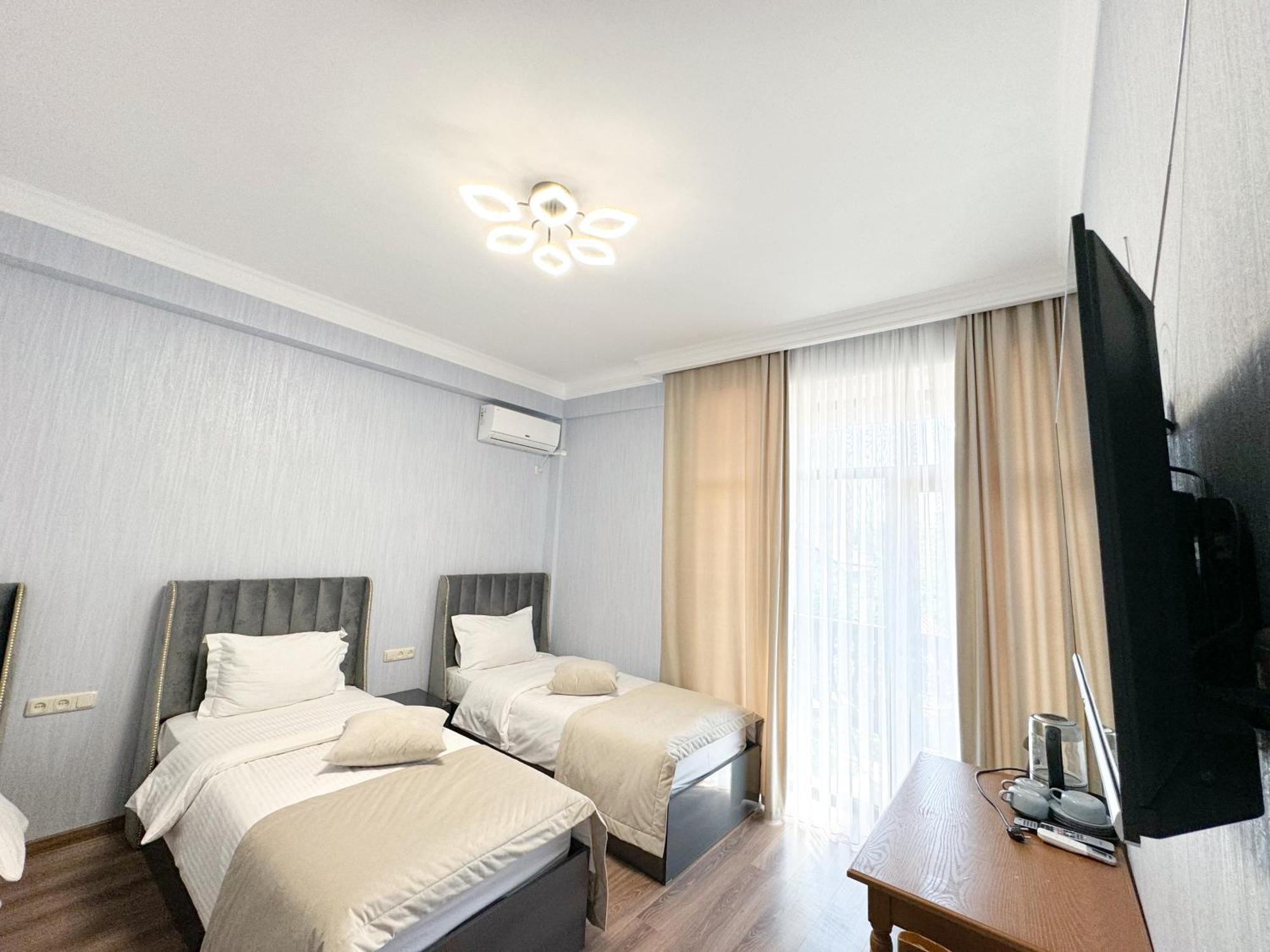 Armenia Hotel Erivan Exterior foto