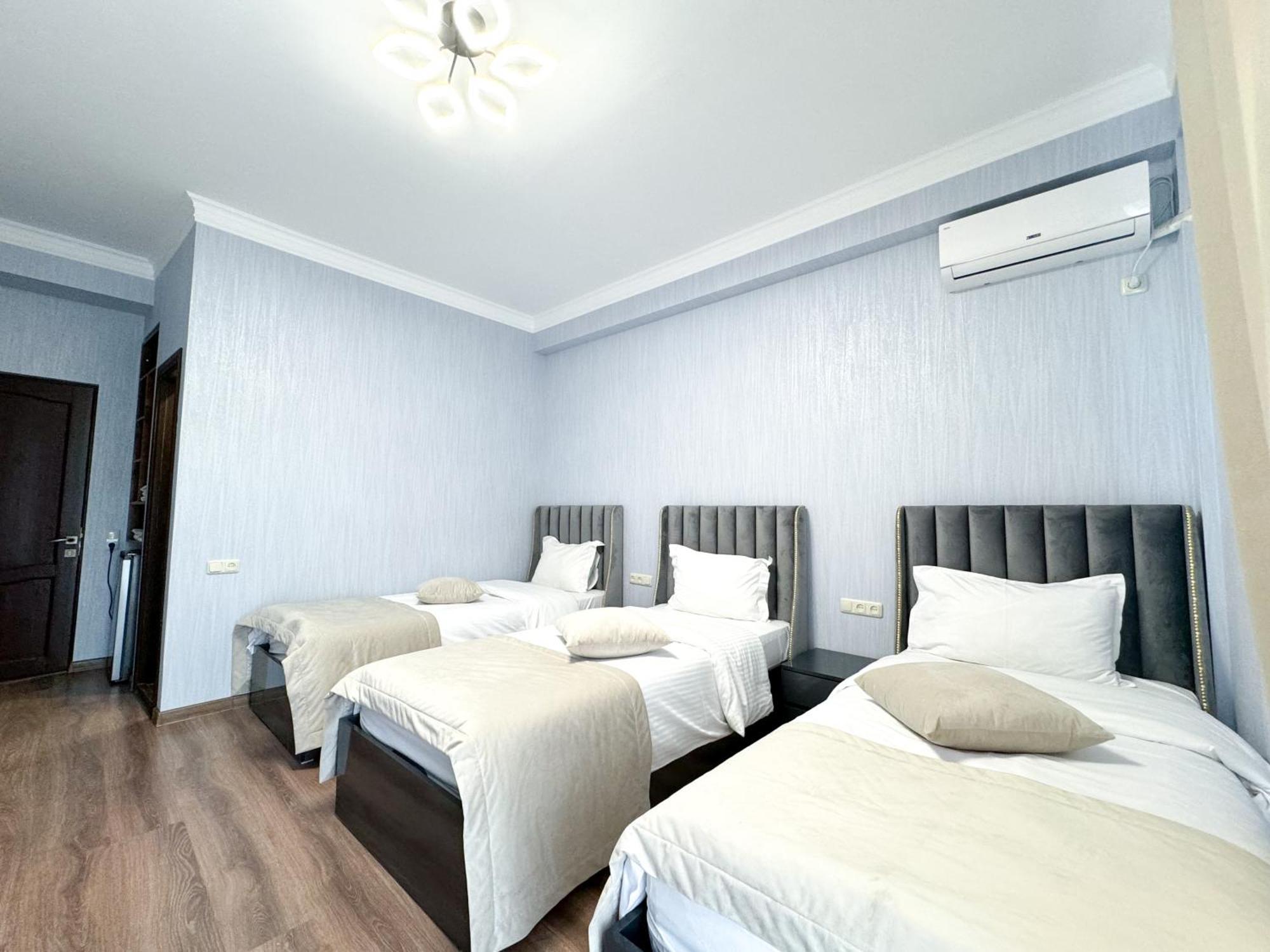 Armenia Hotel Erivan Exterior foto